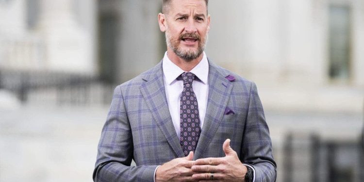 Florida congressman spends night in ICU after falling 25 feet off ladder, injuries not life-threatening