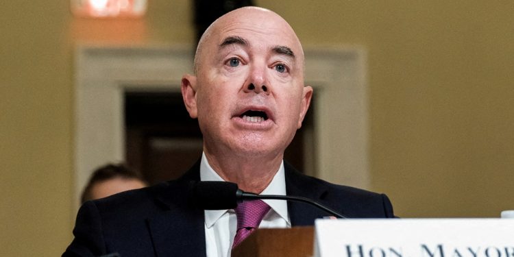GOP Rep. Fallon set to file Mayorkas impeachment articles once new Congress sworn in
