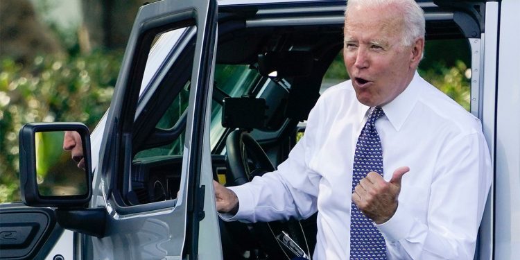 Biden touts electric vehicle tax credits with picture of him in luxury Hummer that doesn’t even qualify