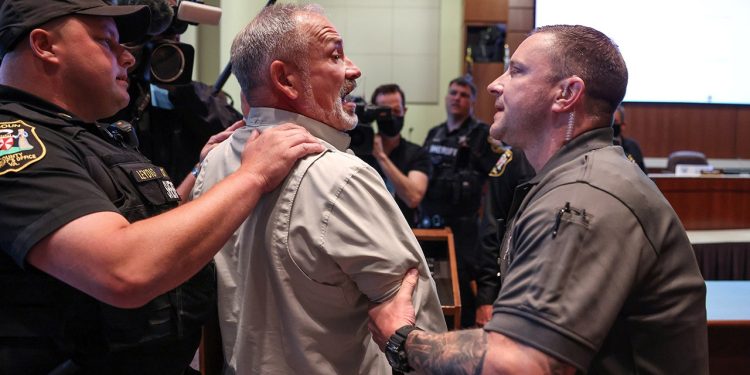 Virginia dad charged with ‘trespassing’ at school board meeting on CRT has case dismissed