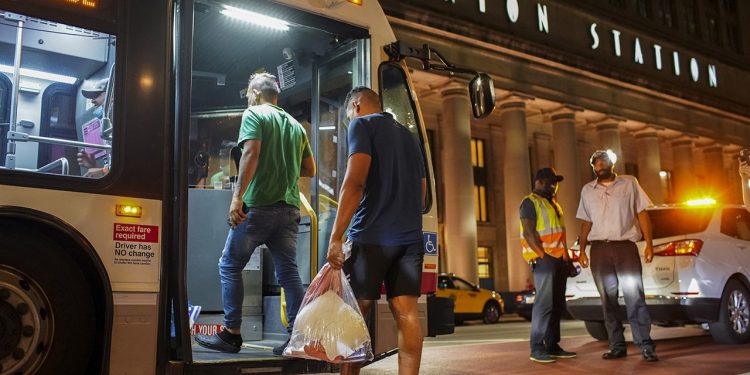 Mayors to meet behind closed doors to discuss migrant crisis amid tensions over buses