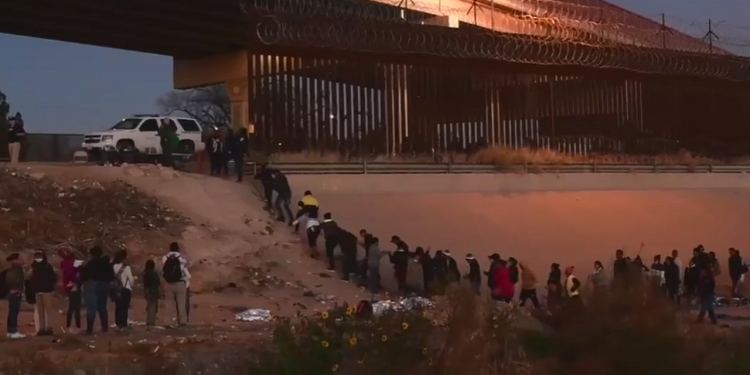 Amid 2022’s massive migrant surge, numbers in ICE detention remain low