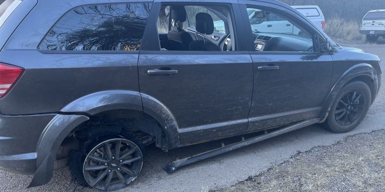 Border Patrol nabs illegal immigrants, smuggler after spotting SUV ‘driving erratically’ on shredded tire