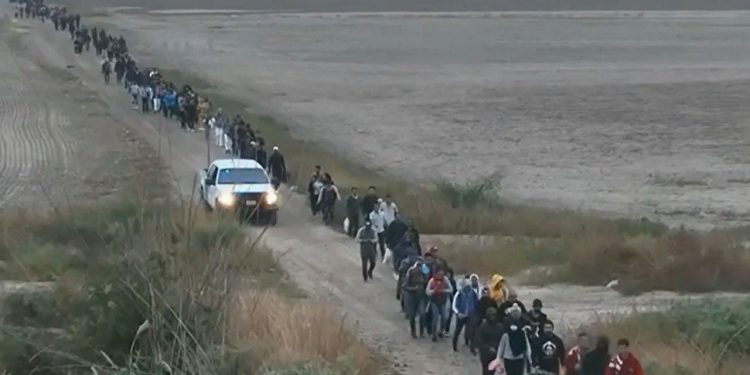 Migrant encounters at southern border hit 1,000,000 mark for FY 2023, outpacing prior year: sources