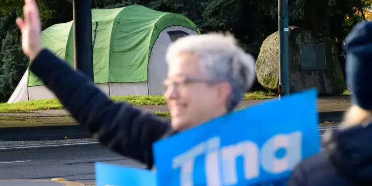 Oregon bill would pay homeless people $1,000 a month