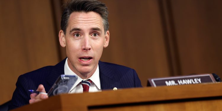 Sen. Hawley calls for ‘tough, tenacious’ inspector general to oversee Ukraine aid