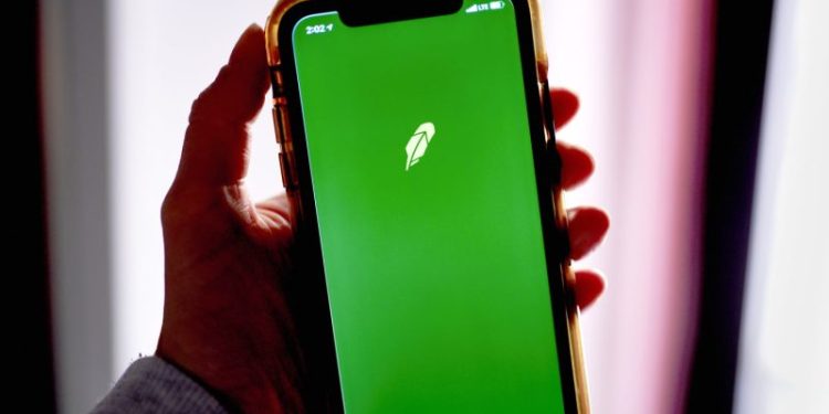 SEC charges Robinhood with securities violations; brokerage to pay $45 million penalty