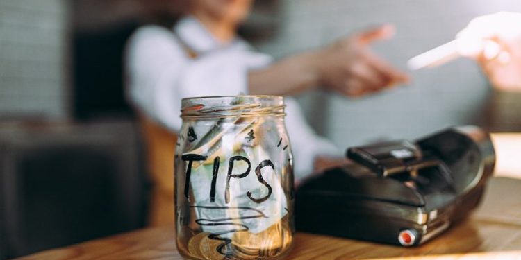 Senate unanimously approves $25,000 tax break for tipped workers