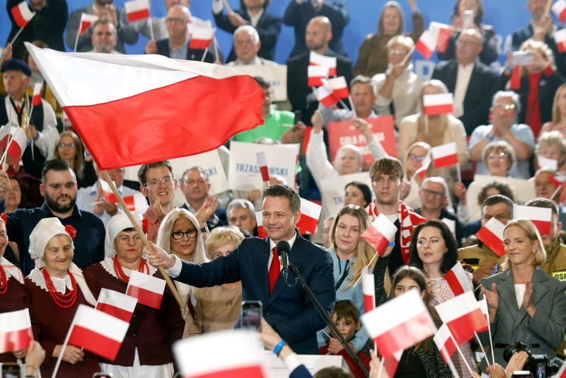 Polish centrist and nationalist presidential candidates to face off in 2nd round