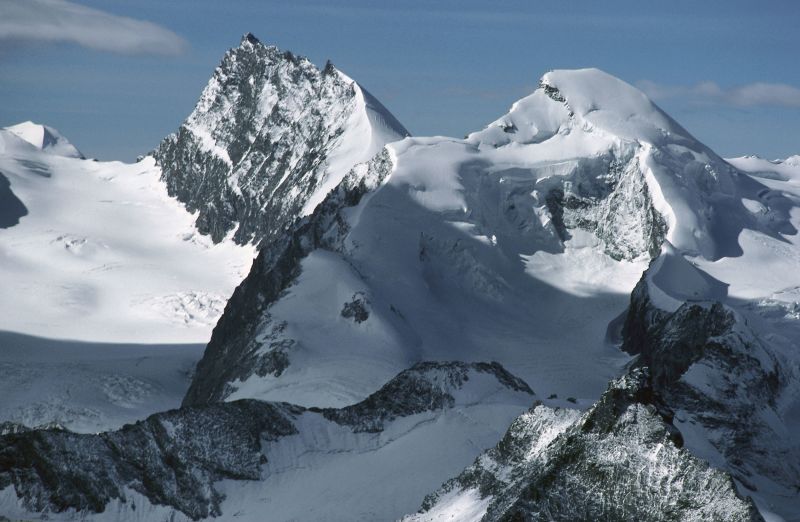 Five skiers found dead near Swiss mountain